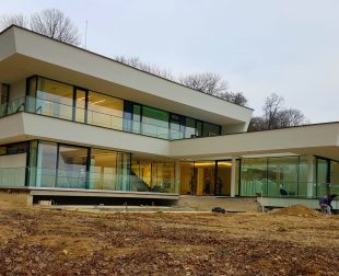 sklenene-zabradlie-do-profilu-trencin-1-310x252